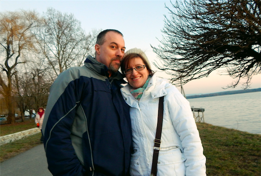 szilvia és istván a parton